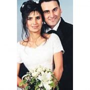 EŞİNİ ÇOK SEVDİĞİ İÇİN DÖVÜYORMUŞ!